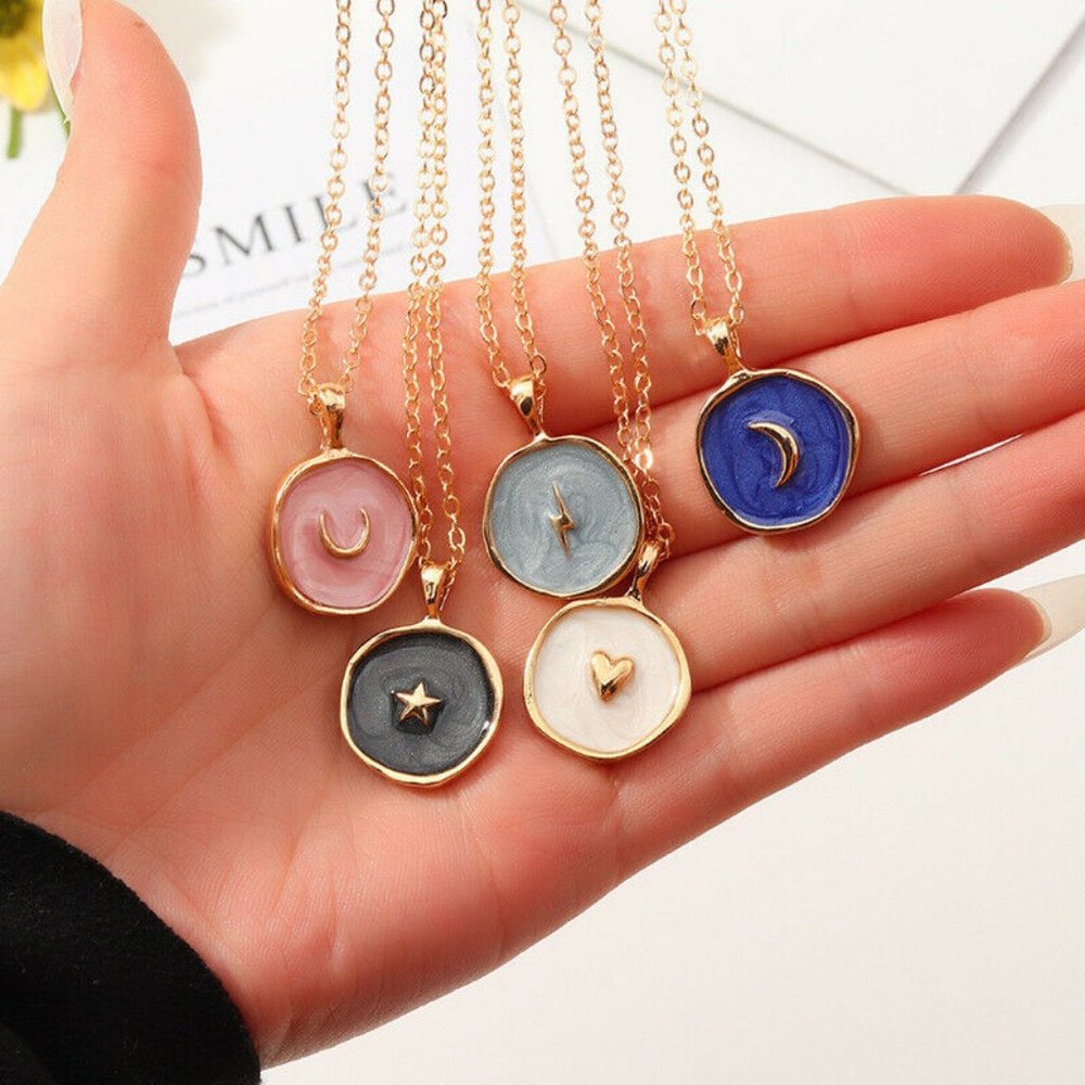 New Gold Star Pendant Necklace - Picture 4 of 4